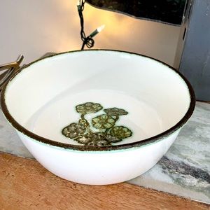 Wedgwood vintage Primrose serving bowl